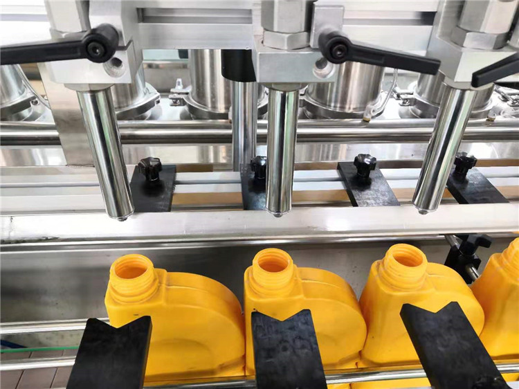 LDP butelių cheminio užpildymo mašina