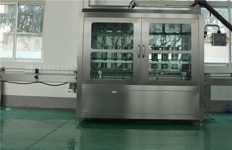 kečupo pildymo mašina