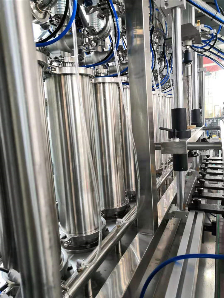 Alyvos pildymo mašina