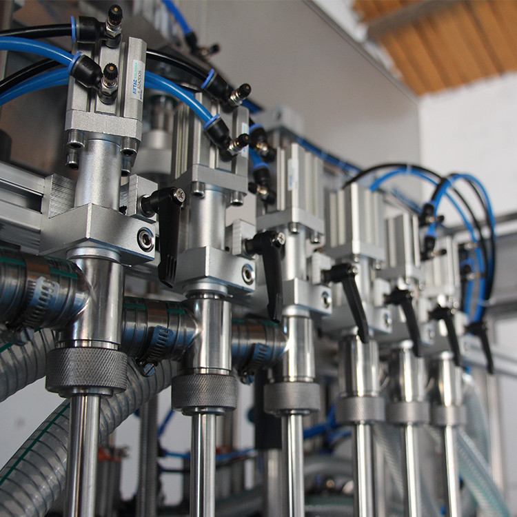 aliejaus butelių pildymo mašina